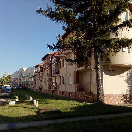 GÓBÉ Apartman Hajduszoboszlo Exterior foto