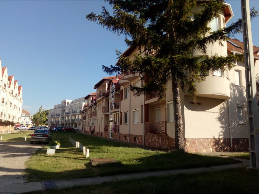 GÓBÉ Apartman Hajduszoboszlo Exterior foto