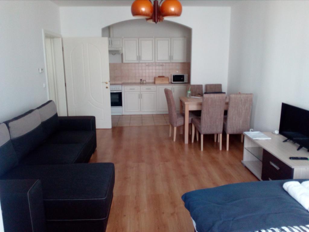 GÓBÉ Apartman Hajduszoboszlo Exterior foto